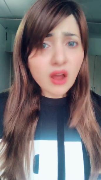 Aree ab bta rahi hu na