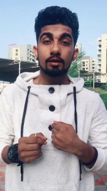 B....B...B I’ll choose B _rolling_on_the_floor_laughing__rolling_on_the_floor_laughing_  foryou  foryoupage  comedy  trending  teamdrobow  viral  teamdrobow  960 X 540 