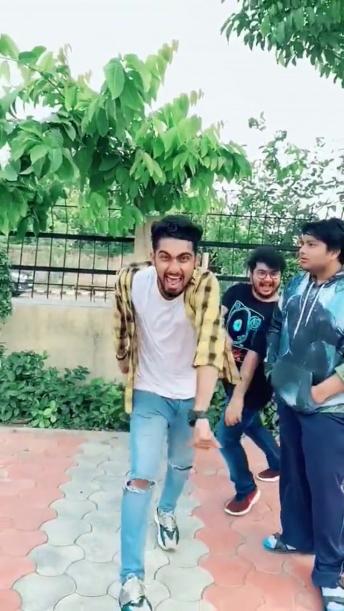 _rolling_on_the_floor_laughing__rolling_on_the_floor_laughing_@tathaagat @jesusmehta  foryou  foryoupage  trending  viral  comedy  vine  teamdrobow  960 X 540 