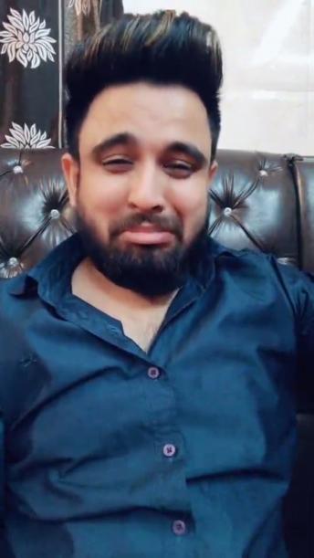 Ab me karzdar bhi hun