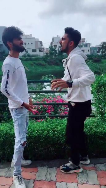 _rolling_on_the_floor_laughing__rolling_on_the_floor_laughing_  foryou  foryoupage  edutok  trending  viral  comedy  vine  expression  vr1 @klexx_d_robow  960 X 540 