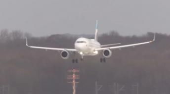 Unbelieveable crosswind airplane landings 