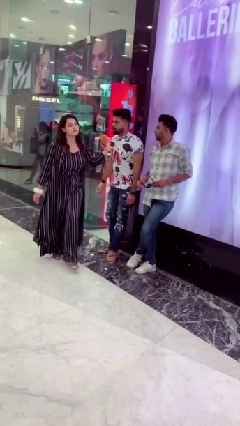 Itni grmi mein kreeb  