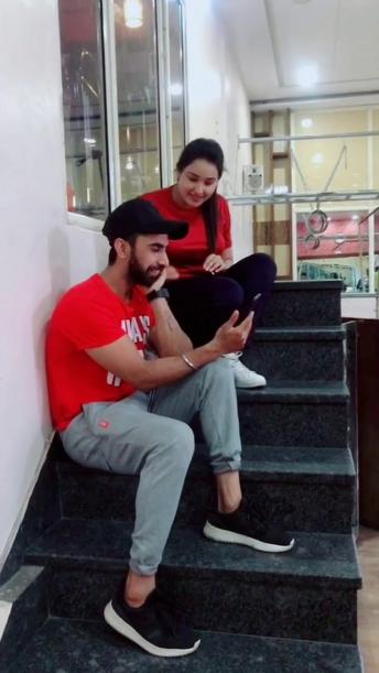 Jnaab meri e photo dekh rhe they see