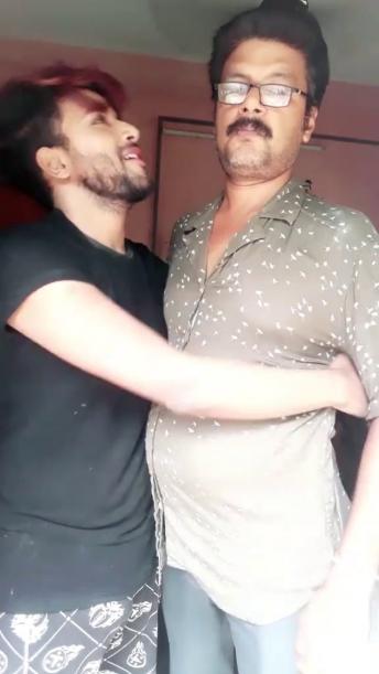 ak video papa k lia jo hamare lia itna kuch karte hai bass hamari khushi ko barkarar rakhne k lia