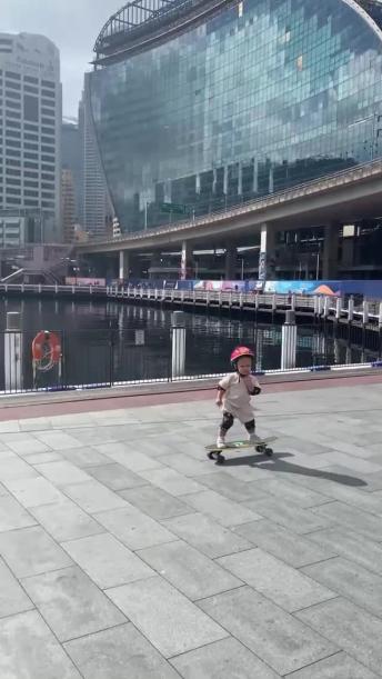 Amazing toddler has impeccable skateboarding skills