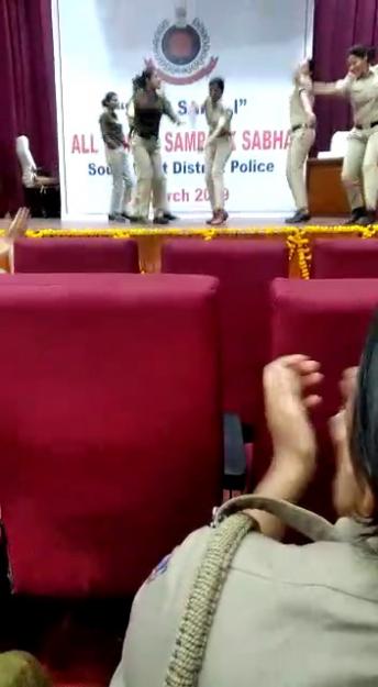 #Indian #women #police #function #dance #viral