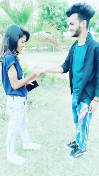 Bhai ke liye kuch b_ bai he mere Dost 