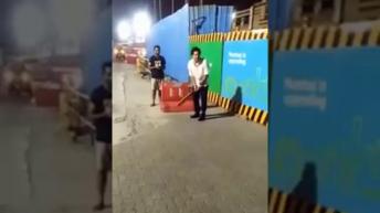 Master Blaster Sachin Playing Gully Cricket on Street of Mumbai