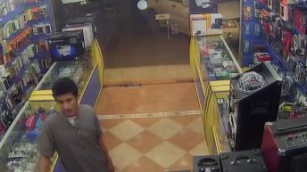 Stupid Thief Caught by The Shopkeeper.