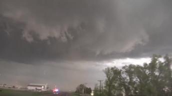 Huge Tornado caught in cam!! 