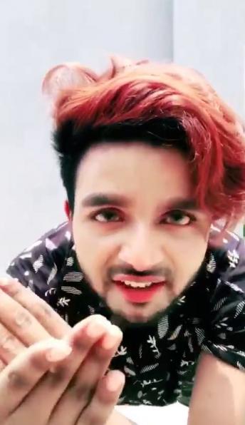 Itni dhup mai khada hu aur upar se yeh sab bakwas 