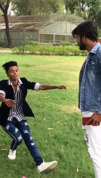 jab apna pyar chod ke chala jata he