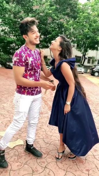 Bomb lekar jo ghum rha hu