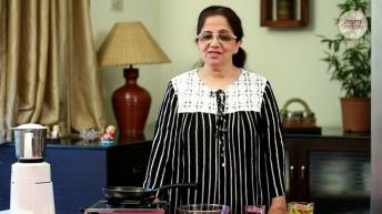 मूंग दाल गुलगुले  How To Make Moong Dal Gulgule With Curry  Pakoda Curry Recipe in Hindi  Seema