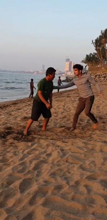 I love to share experience and motivate people