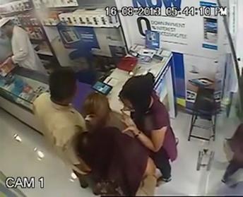 Mobile Phone Thief Caught Red Handed on CCTV