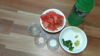 क्या आप ने तरबूज का ऐसा कॉकटेल शर्बत कभी पिया है नही तो ये वीडियो जरूर देखें।WaterMelon Mojito Recip