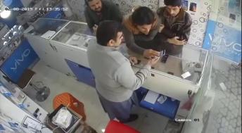 Mobile thief caught on CCTV !!