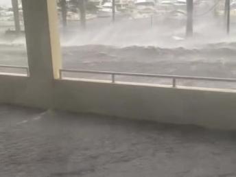 Extremely tense footage of Hurricane Ian winds & flooding