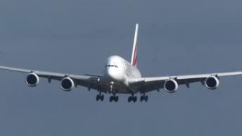 Unbelieveable AIRBUS A380 HARD CROSSWIND LANDING during a STORM 