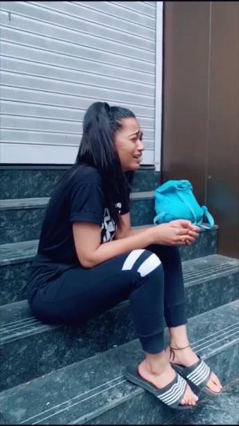 Ab to aadat si h mujhkoya ese jeene me