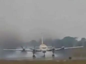 Horrible airplane landing caught on cam