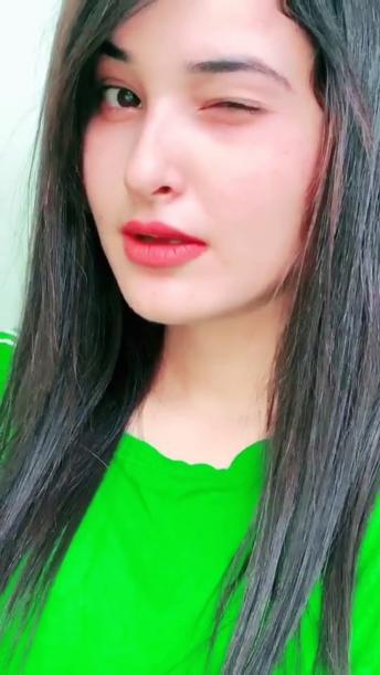 I personally hate aisi ldkiya jo ek k saath baith kr dusrey ko dekheyIf aapke saath aisa kbhi ho jaye toh