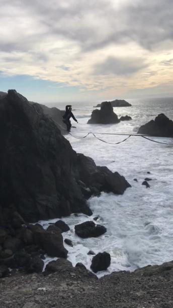 Fearless and talented daredevil slacklines over San Francisco Bay