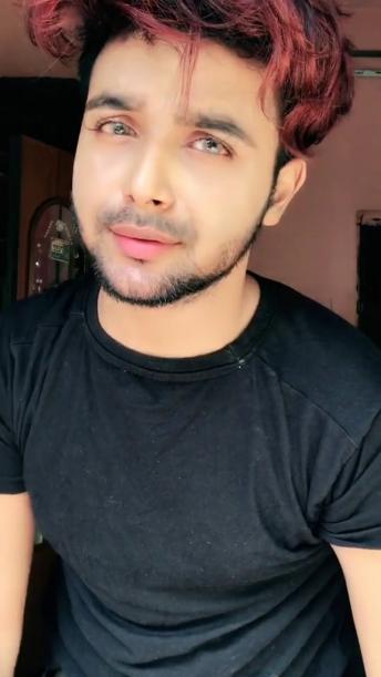 Aur tumhari ankhey bohot khubsurat hai 