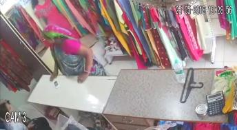 Women thief caught red handed on camera