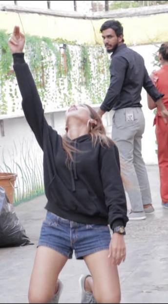 Daya bhabhi ka dance to dheko_stuck_out_tongue_closed_eyes__nita_shilimkar _brbhai