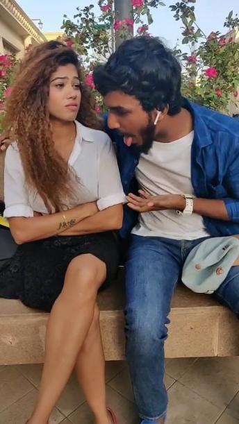 chal bhag haha me to majak Kara ta baby 