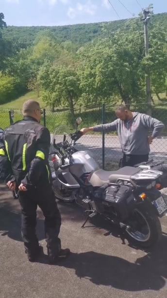 Mischievous Motorcyclist Causes Friend Some Confusion