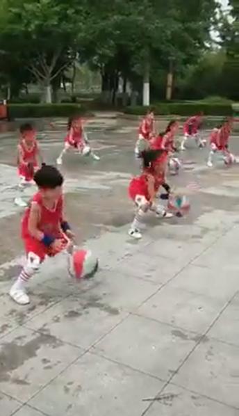 इनकी फिटनेस तोह भाई गजब है...OMG #funnyvideo #kidsfunnyvideo 