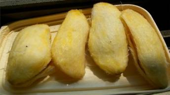 सोने से भी ज्यादा महंगी हैं ये आम की गुठलियां इनको फैंकने की गलती कभी ना करें