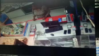 Female Thief Caught On CCTV Camera 
