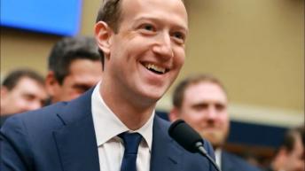 जब जज ने पूछा रात को कहाँ रुकता है फेसबुक का मालिक तो सबके उड़ गए होशMark Zuckerberg Drinking Water