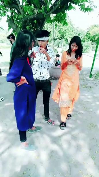 ak jhakkas chij dikhau ky 