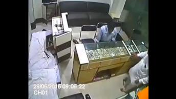 MAN Caught RED  HANDED While Stealing Jewellery !!