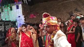 दूल्हा दुल्हन का जबरदस्त डांस ऐसा डांस कभी नही देखा होगा