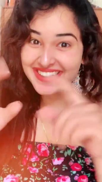 Jb koi pyar krney layk na ho toh khud se he pyar krl 