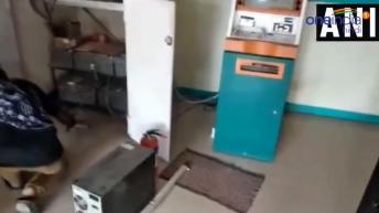 तमिलनाडु में जब एटीएम से निकला खतरनाक किंग कोबरा, देखें वीडियो